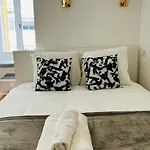 Δωμάτια σε οικογενειακή κατοικία Pensamento 12b Lisboa
